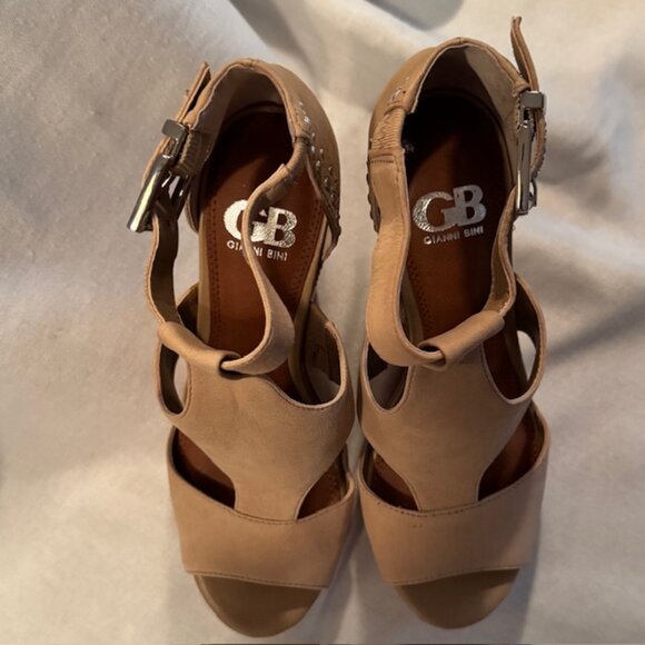Gianni Bini City Sleek Tan Wedges Size 8.5 - New in Box - Picture 5 of 10